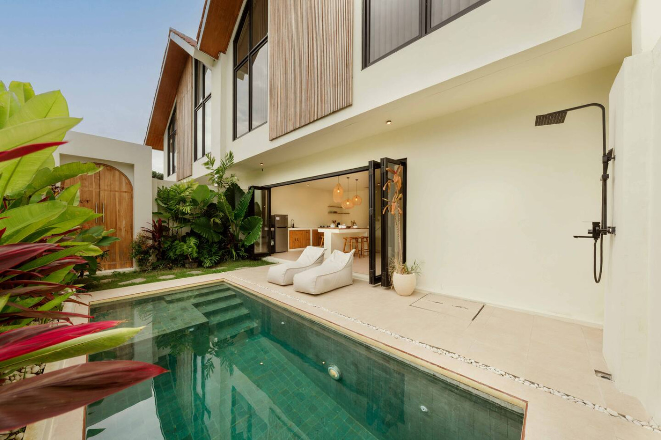 Modern 2BR Oasis with Pool in Balangan 27