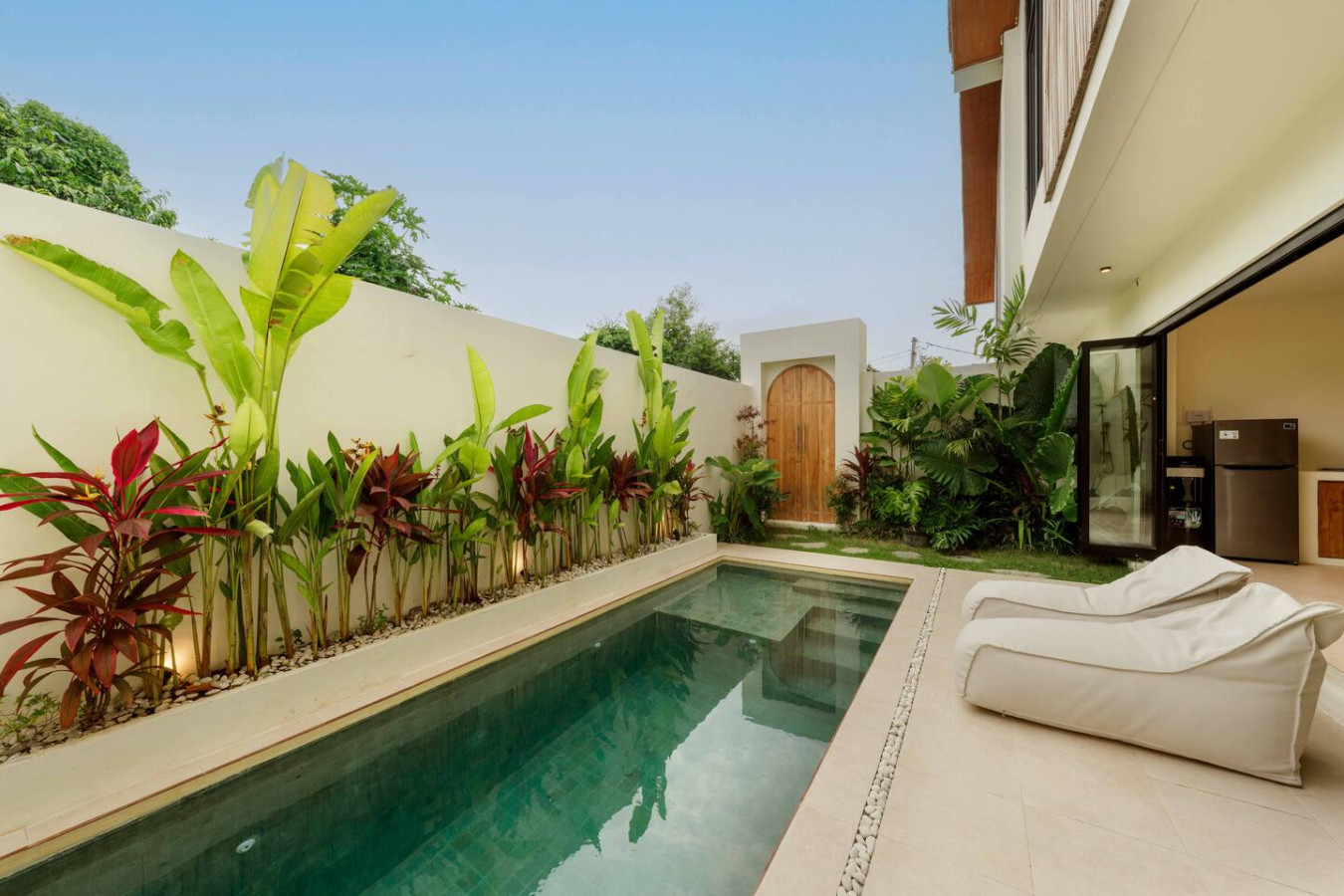 Modern 2BR Oasis with Pool in Balangan 29