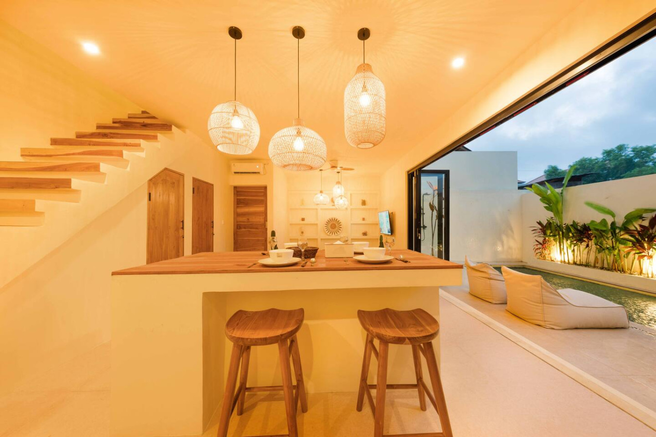 Modern 2BR Oasis with Pool in Balangan 3