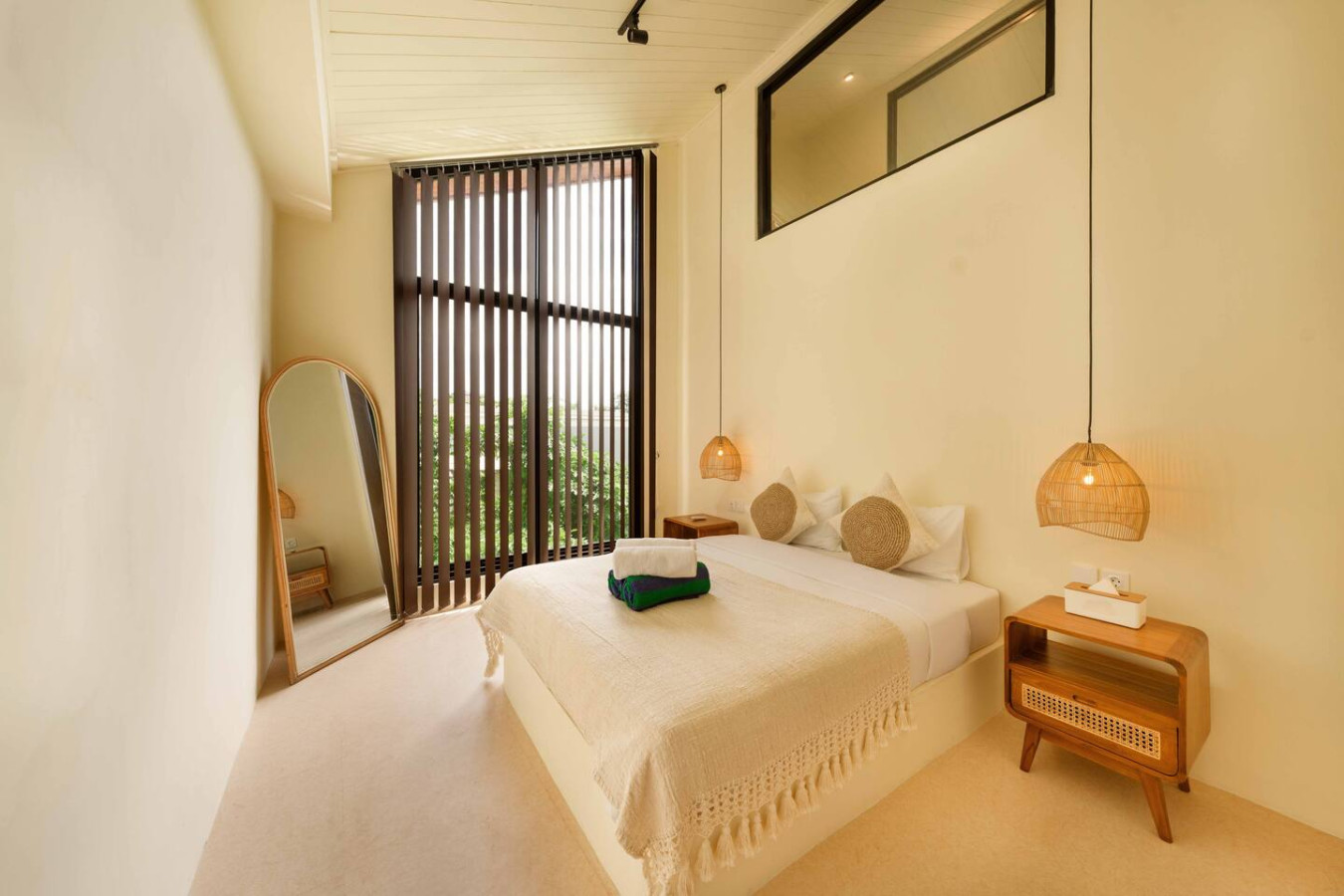 Modern 2BR Oasis with Pool in Balangan 4