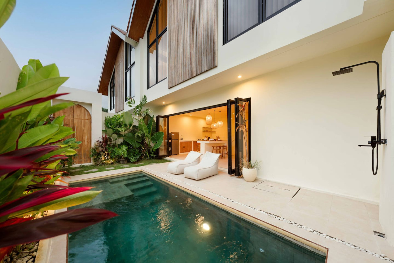 Modern 2BR Oasis with Pool in Balangan 41
