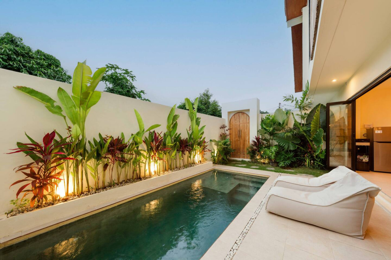 Modern 2BR Oasis with Pool in Balangan 42