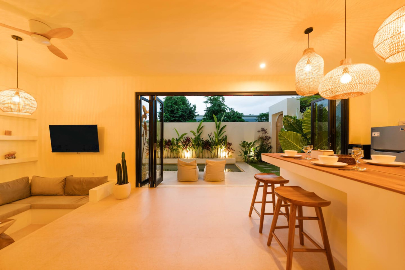 Modern 2BR Oasis with Pool in Balangan 46