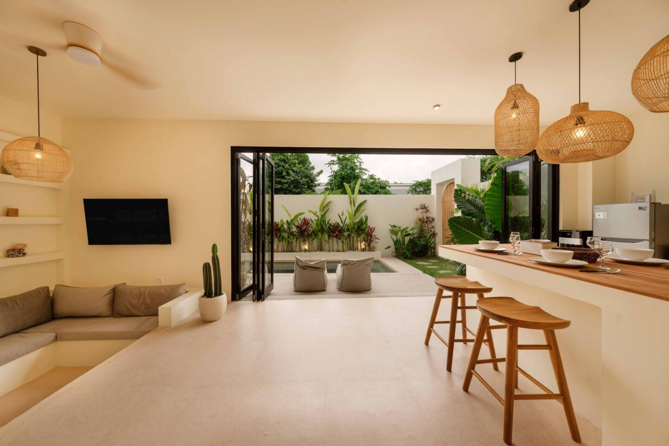 Modern 2BR Oasis with Pool in Balangan 53