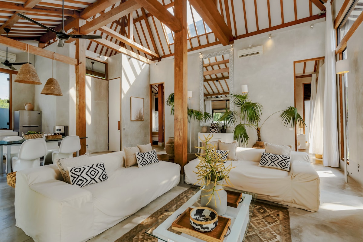 The Limasan, Authentic 2BR Villa 80m from Beach!