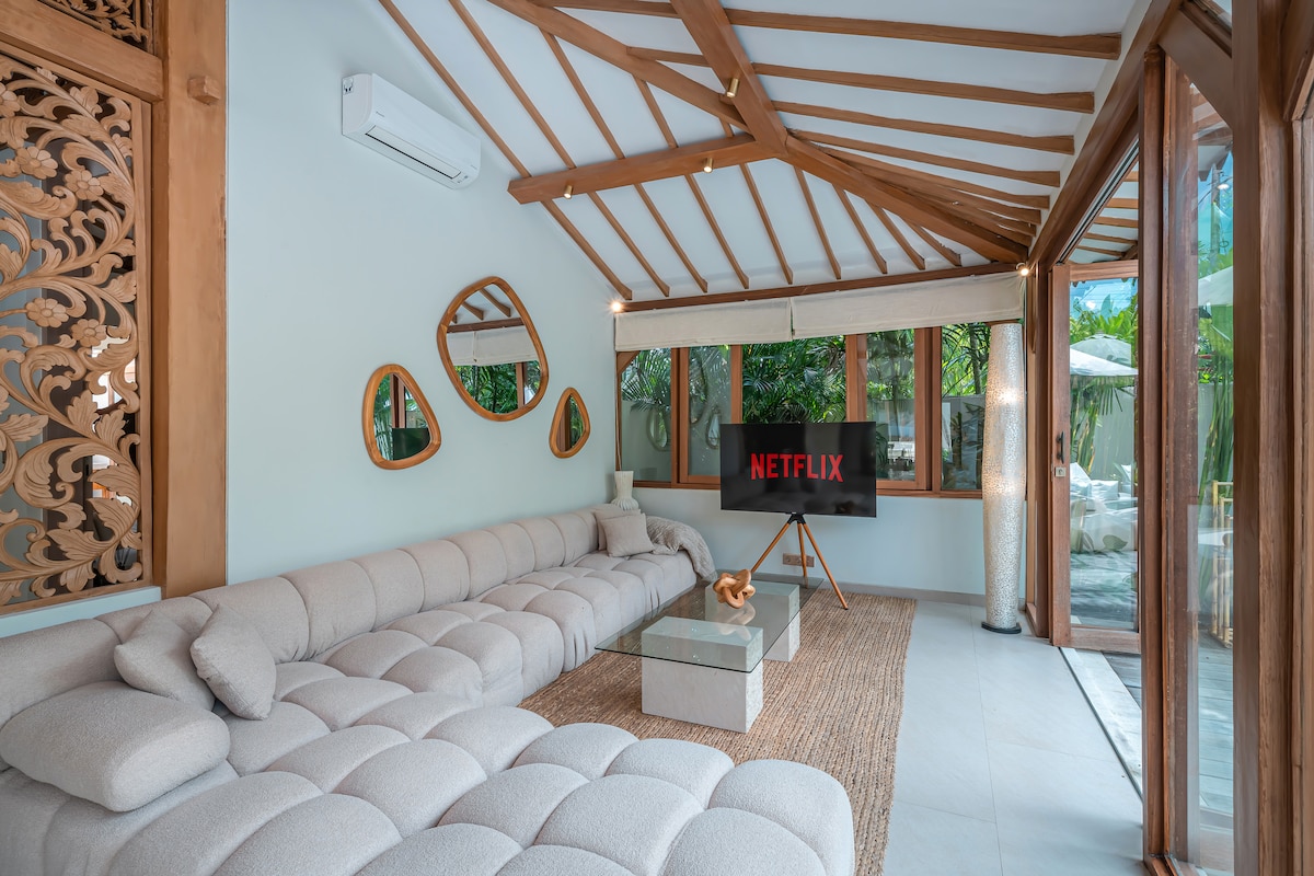 Villa Pande - 3BR with Lagoon Pool & Sauna Retreat