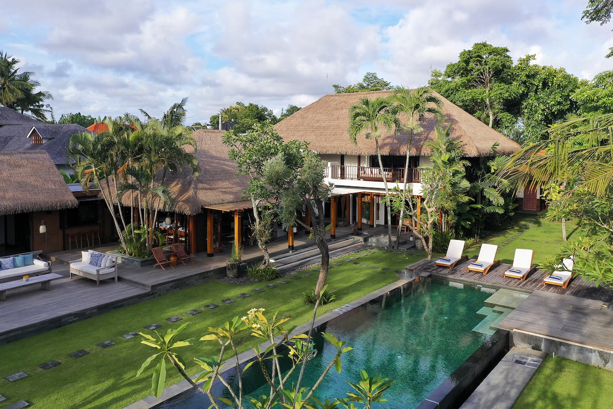 5BR Villa Bangkuang|Huge Pool & Lawn|Near Canggu